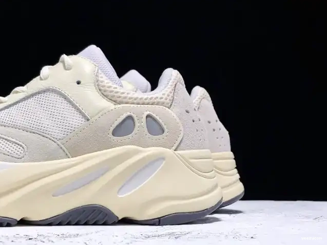 Adidas Analog EG7596 Yeezy Boost 700 0505